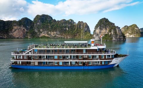 Halong Overnight Cruises 2 Days 1 Night Tour from Hanoi