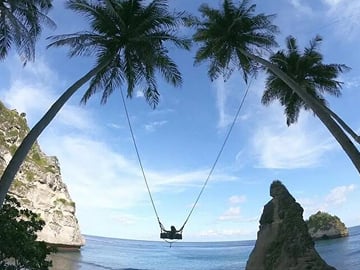 Full-Day Adventure Tour to T-Rex Beach in Nusa Penida