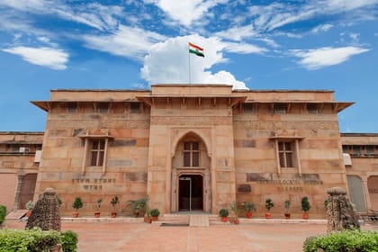 Varanasi City, Ramnagar Fort & Sarnath Sightseeing Tour