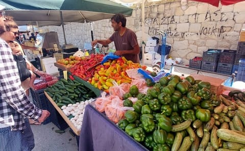 Explore Chania's Old Town and Laiki Farmers Market Tour