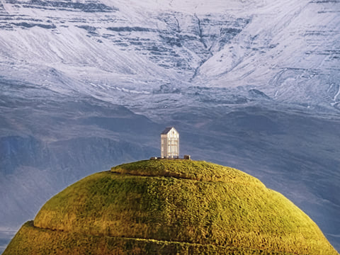 A building on top of Thufa hill.