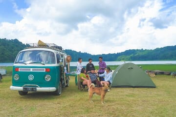 Sunset Picnic Tour at Tanah Lot Temple in Bali