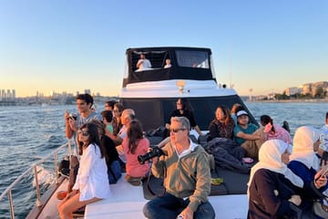 Istanbul Sunset Yacht Cruise on the Bosphorus with Snacks