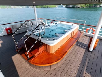 IRIS Luxury Halong 1 Day on Cruise From Hanoi with Lunch