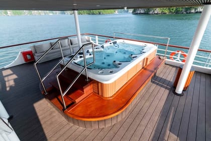 IRIS Luxury Halong 1 Day on Cruise From Hanoi with Lunch