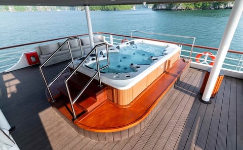 Luxury Day Cruise with Kayaking in Halong Bay from Hanoi