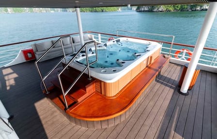 Luxury Day Cruise with Kayaking in Halong Bay from Hanoi