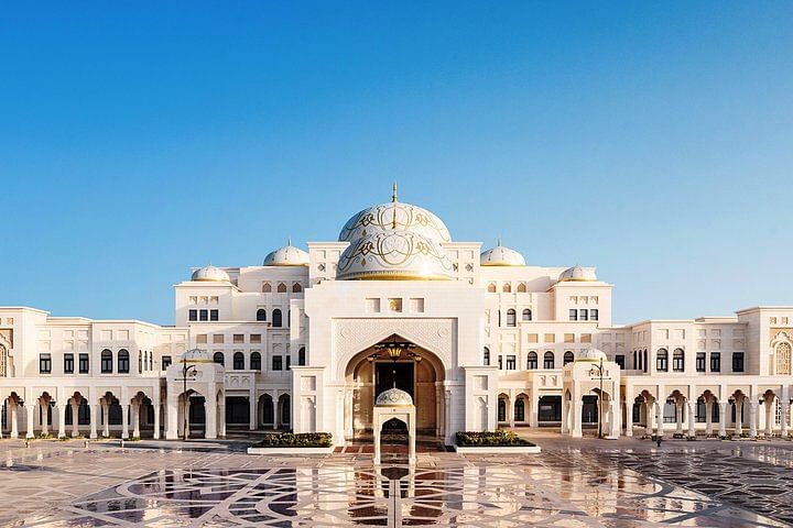 Private Abu Dhabi Tour: Sheikh Zayed Mosque & Qasr Al Watan with Lunch