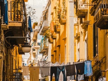 Naples Winter Escape: Street Food, History & San Gregorio Armeno, Private Tour