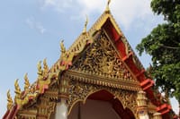 The ornate roof of Wat Pho
