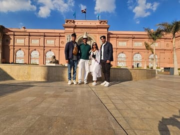 Cultural Day Tour of Giza Pyramids and Egyptian Museum