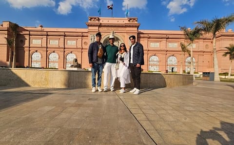 Cultural Day Tour of Giza Pyramids and Egyptian Museum