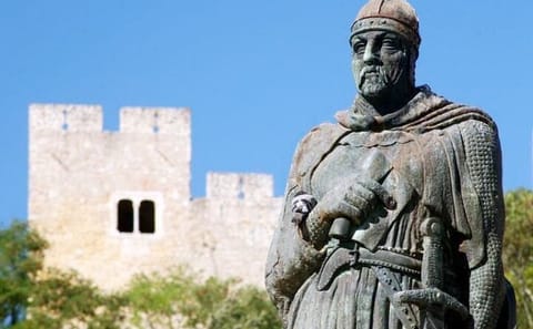 Templar Route Tour: Explore Lisbon and Praia do Ribatejo