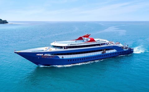 Ferry Roundtrip from Phuket to Phi Phi Islands