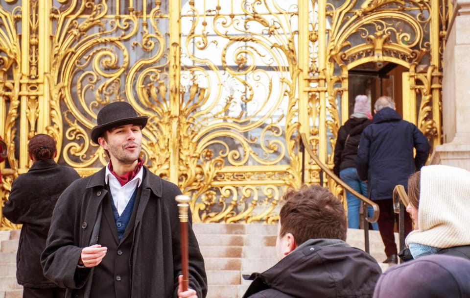 Immersive Walking Tour of Paris' Historic Landmarks