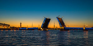 St. Petersburg: Night boat excursion looking at the drawbridges (audio guide)