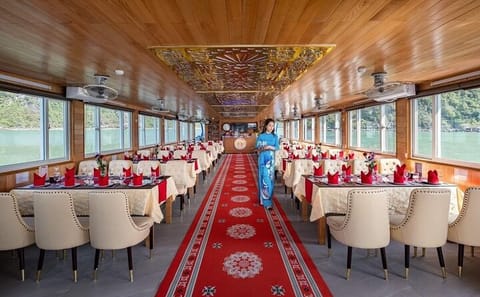 Halong Bay Day Cruise from Hanoi with Lunch and Activities