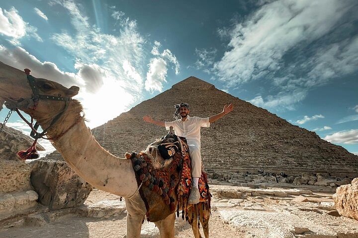 Private Guided Tour in Giza Pyramids, Valley Temple, and Sphinx