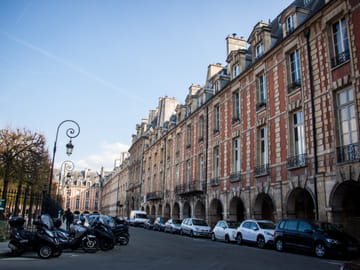 Walking Tour of the Marais: Fashion, Food, and Culture