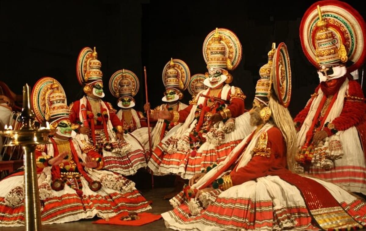 Gems Of South India Tour: Caves, Palaces, Temples & Backwaters