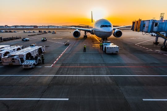 Private transfers between London Heathrow - London Luton Airports