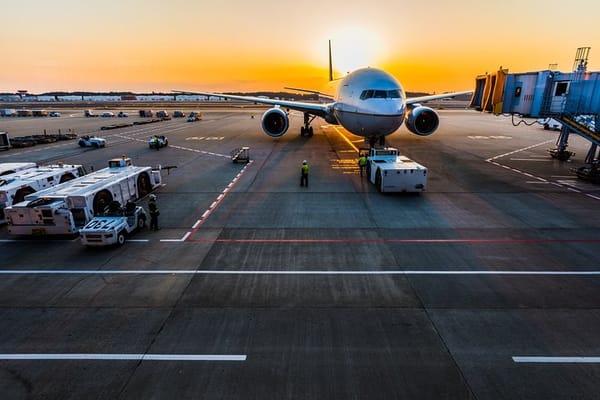 Private transfers between London Heathrow - London Luton Airports