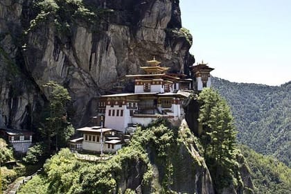 14 Days Bhutan Cultural Tour With 2-Day Trek in Bumthang Valley