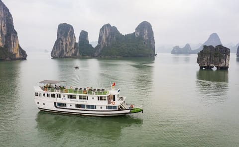 2-Day Budget Cruise and Kayaking in Halong Bay from Hanoi