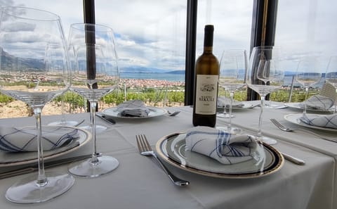 Culinary Tour of Kaštel Novi and Split with Wine Tastings