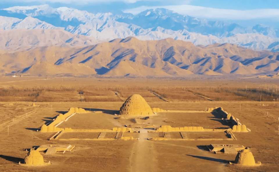 Yinchuan Western Xia Tombs and Helanshan Rock Art Tour
