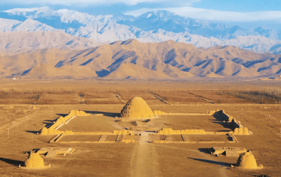 Yinchuan Western Xia Tombs and Helanshan Rock Art Tour