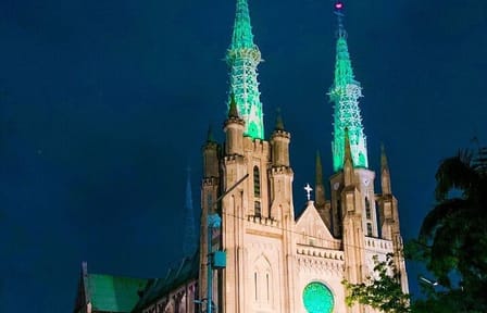 Jakarta Night Tour with Dinner at Café or Food street