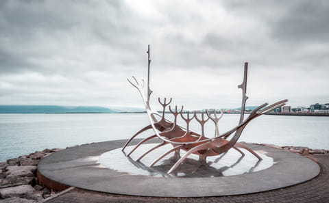 Reykjavik Art Walking Tour with Museum Visits and Wine