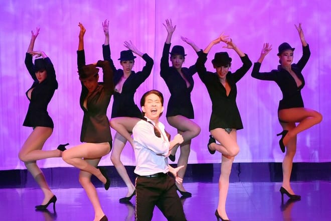 Calypso Cabaret: Dazzling Lights & Performances 7
