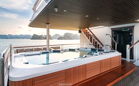 Luxury Day Cruise with Jacuzzi Pool in Halong Bay
