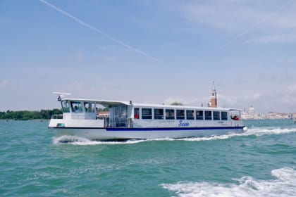 Private speedboat transfer from Marco Polo Airport to Venice