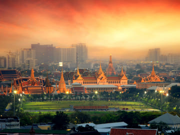 Exclusive Guided Tour: Grand Palace, Emerald Buddha & Reclining Buddha