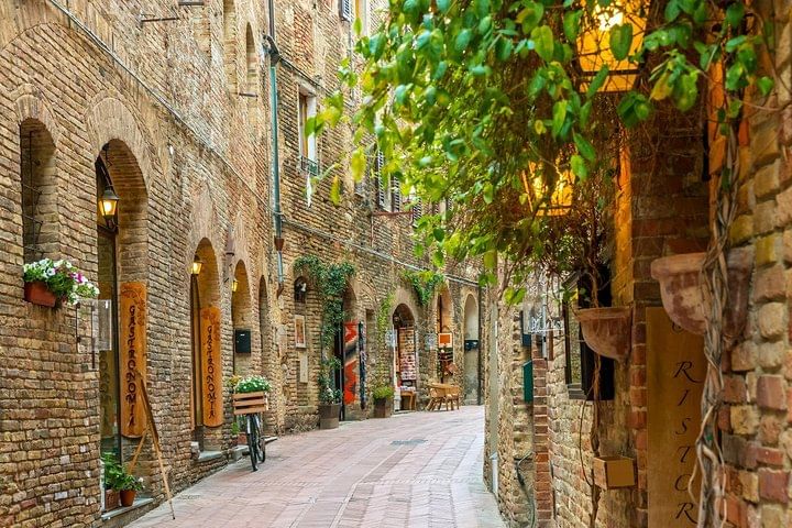 Private tour to Volterra and San Gimignano from Florence or Siena