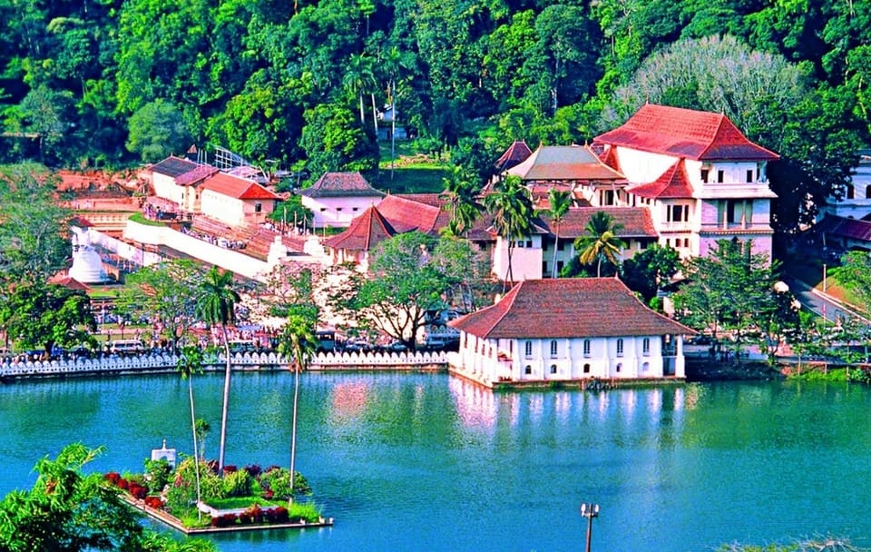 One Day Experience in Kandy (German & English)
