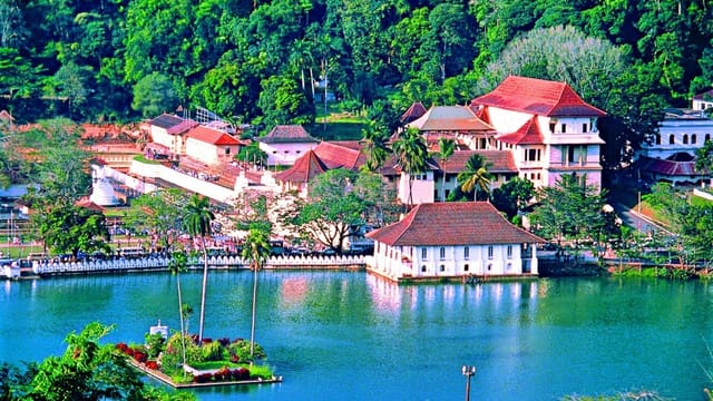One Day Experience in Kandy (German & English)