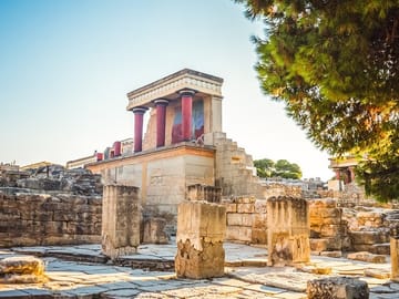 Cultural Tour of Knossos Palace and Archanes Wine Experience