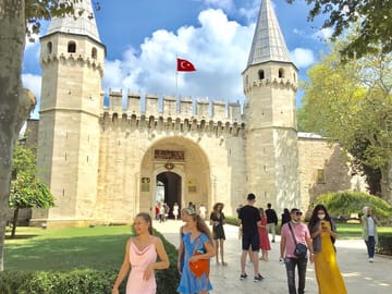 Guided Tour of Topkapi Palace Harem and Blue Mosque in Istanbul