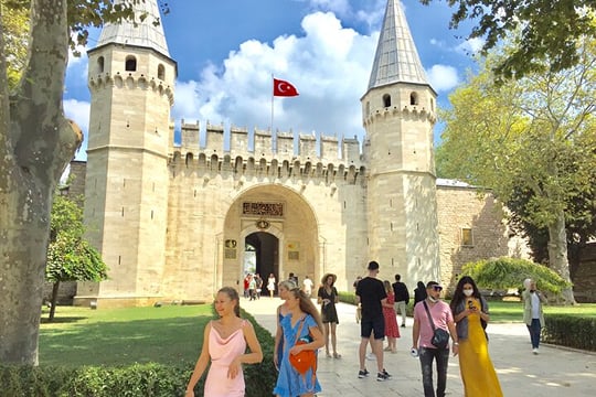 Istanbul: Topkapi Palace, Harem & Blue Mosque Tour