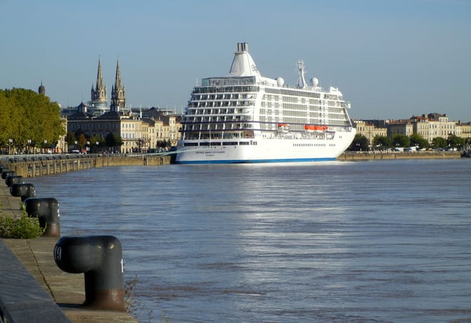 Bordeaux Shore Excursion: Private Médoc Wine Experience