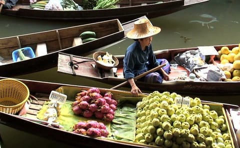 Damnoen Saduak Floating Market and Maeklong Railway Tour