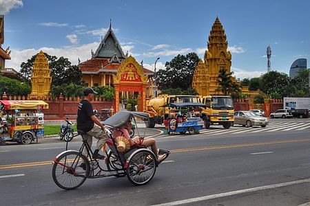 Phnom Penh & Siem Reap Tour: Explore Angkor Temples & Floating Village