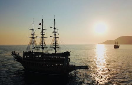 Alanya Sunset Boat Tour with Free Soft Drinks