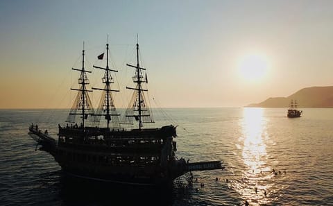 Alanya Sunset Boat Tour with Dinner and Soft Drinks