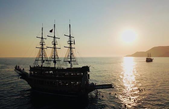 Alanya Sunset Boat Tour with Free Soft Drinks