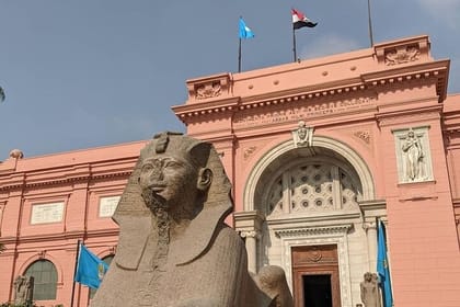 Private Tour to Pyramids ,Sphinx & Egyptian Museum from Hurghada